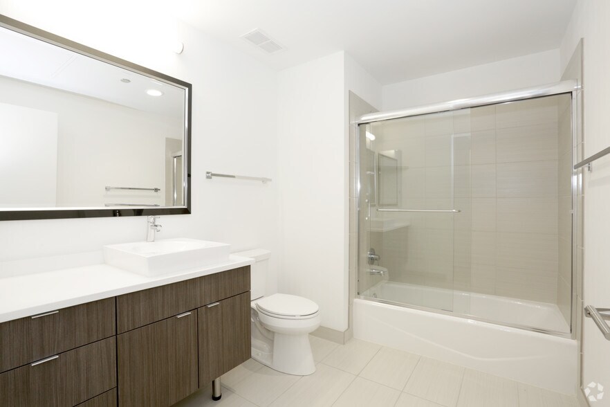 More Photos Of 558 W Webster Ave, Chicago Apartments For Lease