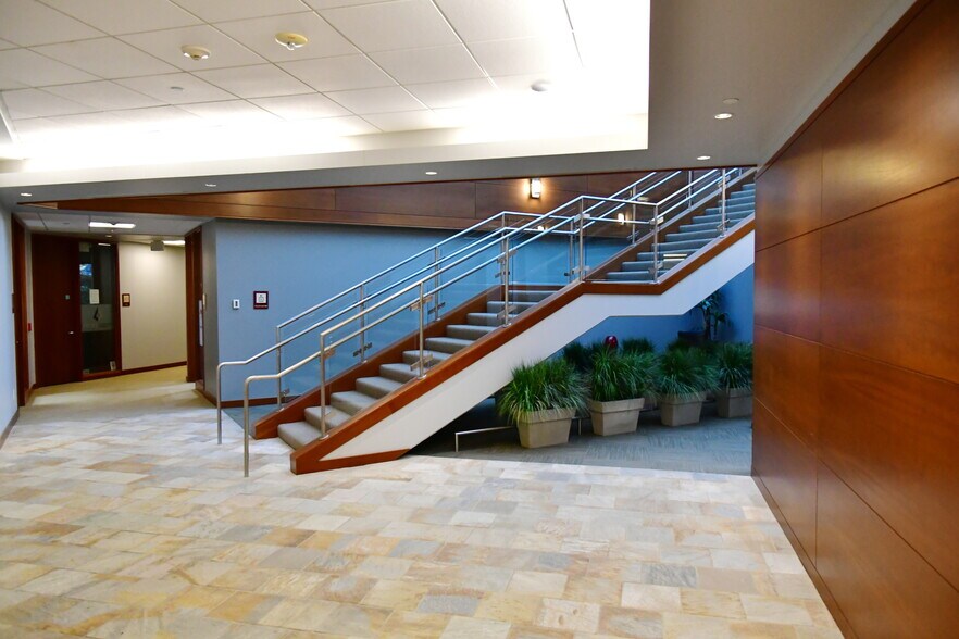 More Photos Of 33434 8th Ave S, Federal Way Office For Lease