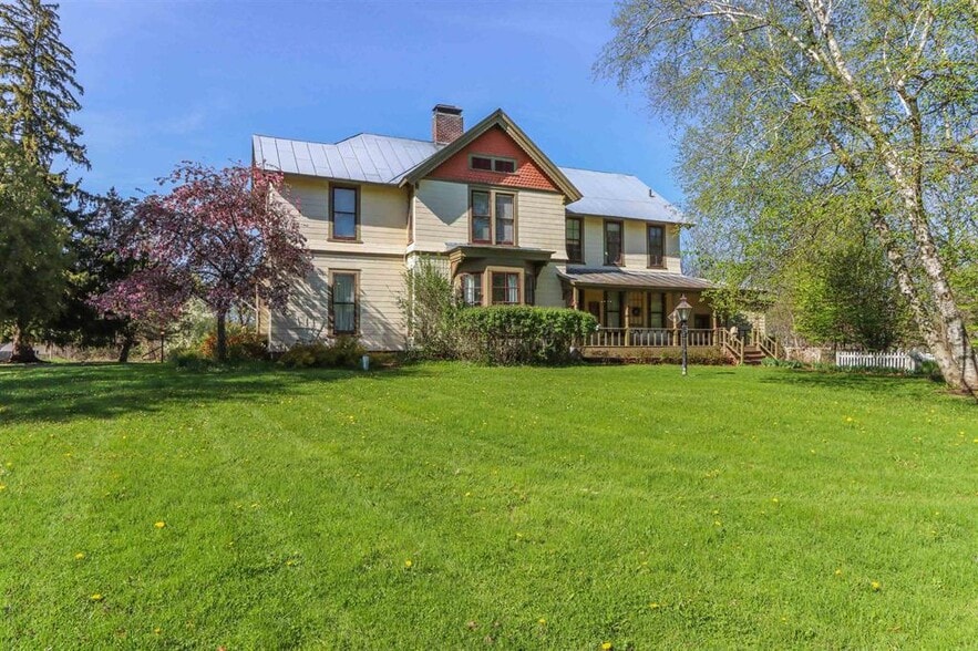 More Photos Of E3192 Apple Tree Ln, Waupaca Hospitality For Sale