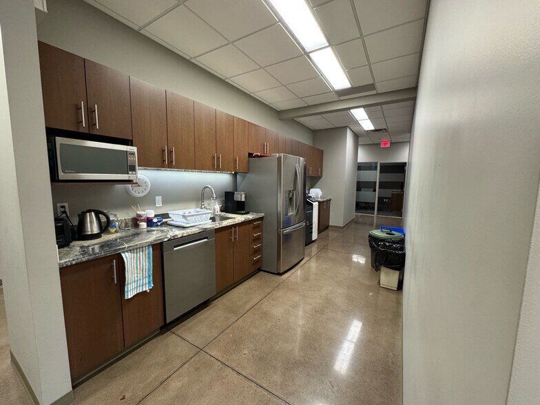 More Photos Of 4950 106th Ave SE, Calgary Warehouse For Sale