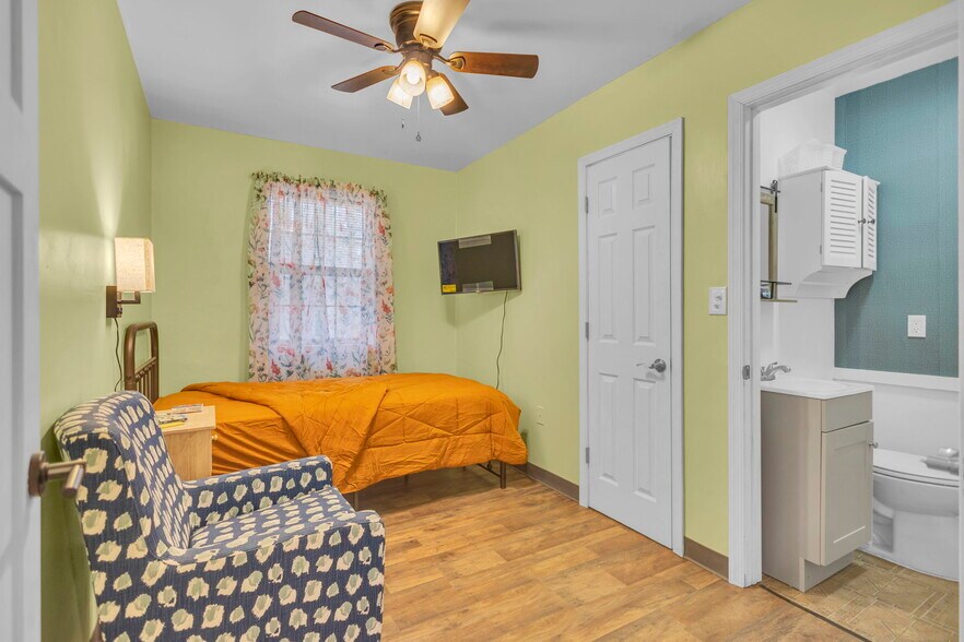 More Photos Of 106 Carr St, Nicholson Assisted Living For Sale