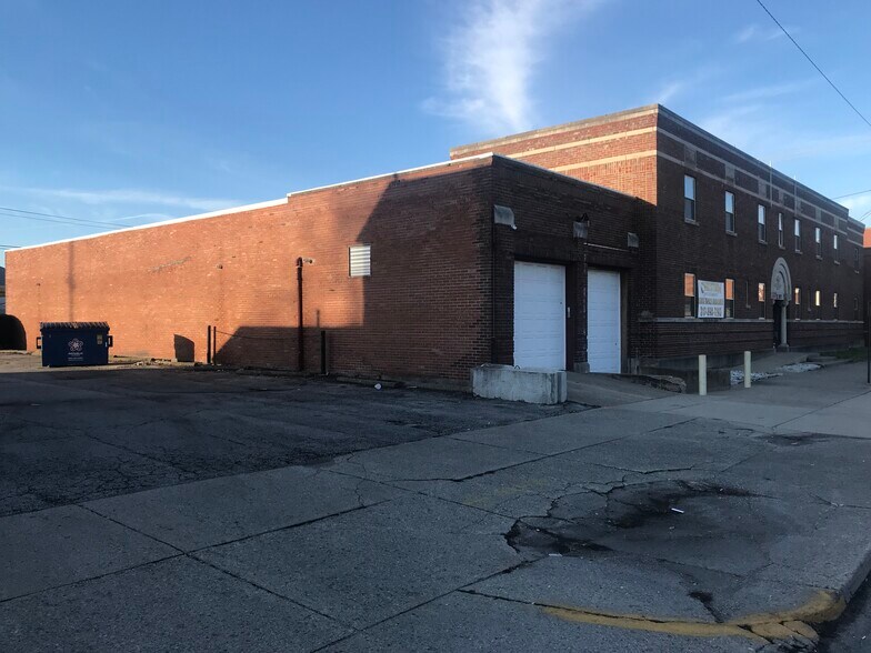 More Photos Of 137 E Washington St, Shelbyville Lodge Meeting Hall For Lease