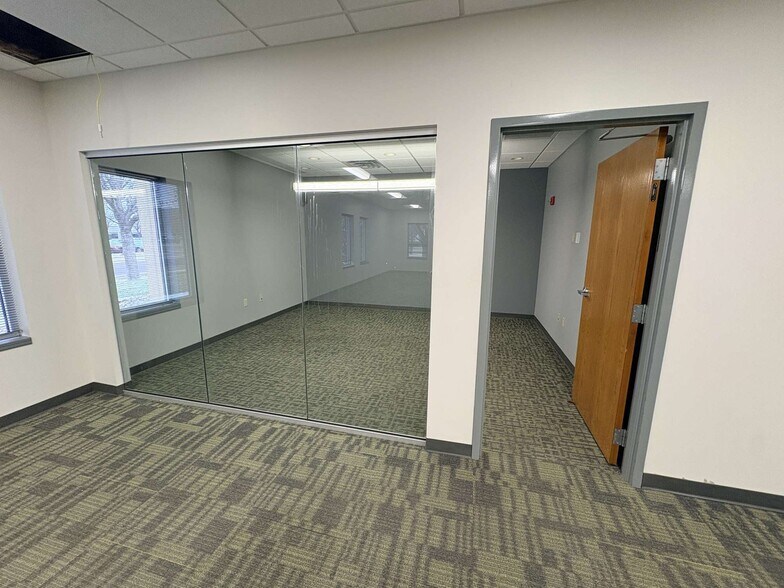 More Photos Of 4205 W 53rd St, Sioux Falls Office For Sale