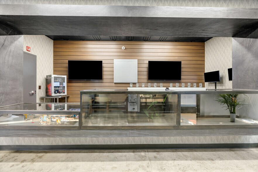 More Photos Of 1626 Piner Rd, Santa Rosa Storefront For Sale