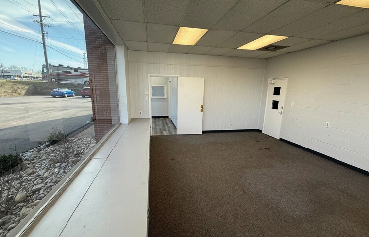 More Photos Of 1944 W Dorothy Ln, Dayton Warehouse For Lease