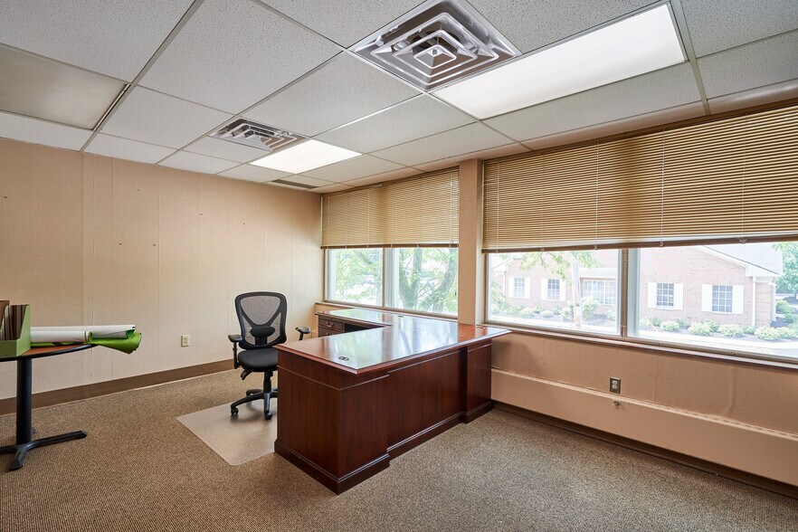 More Photos Of 640 W Market St, Akron Office For Sale