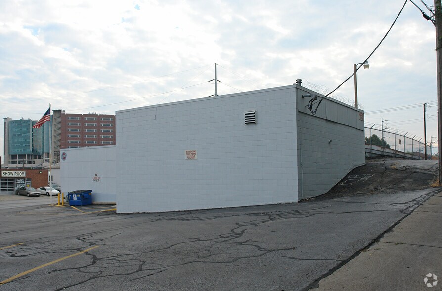 More Photos Of 4655-4657 Leavenworth St, Omaha Freestanding For Sale