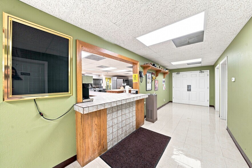 More Photos Of 951 S Kingshighway St, Sikeston Office For Sale