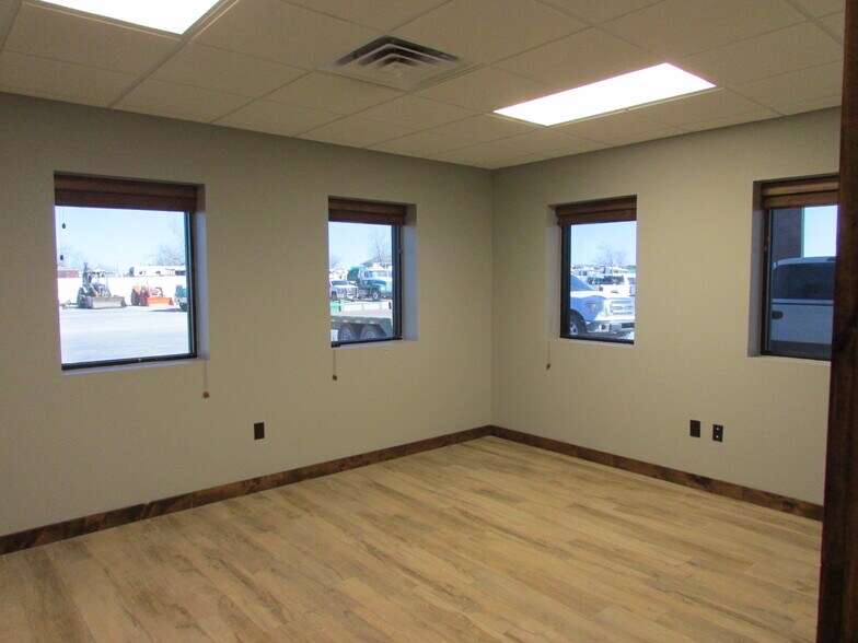 More Photos Of 4015 S County Road 1210, Midland Manufacturing For Sale