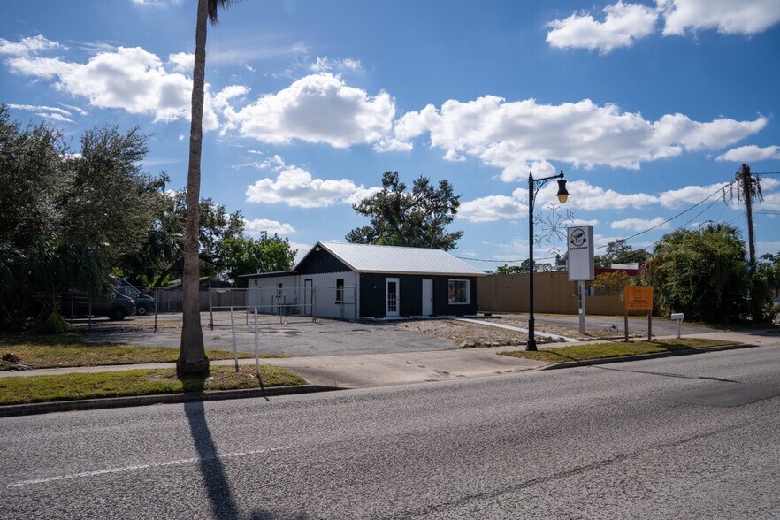 More Photos Of 108 9th Ave E, Bradenton Freestanding For Sale