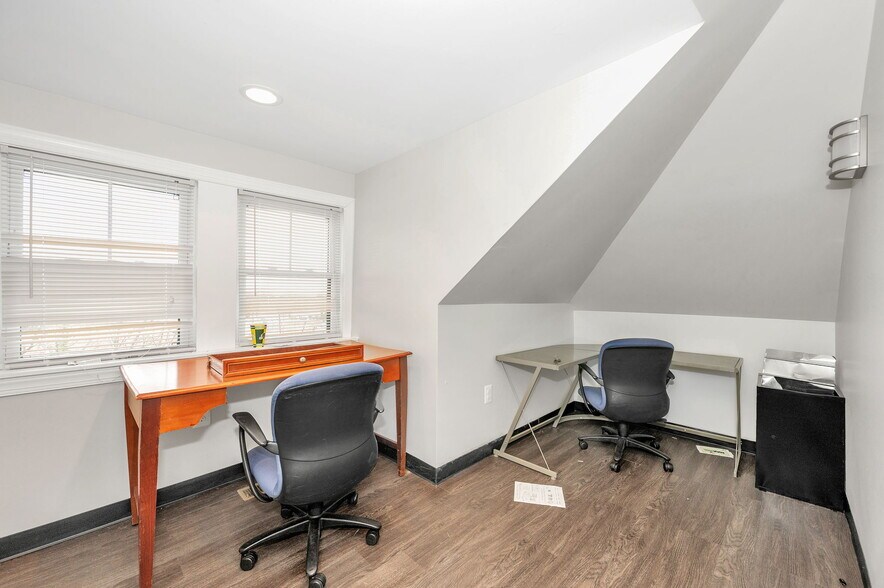 More Photos Of 4920 Belair Rd, Baltimore Office For Sale