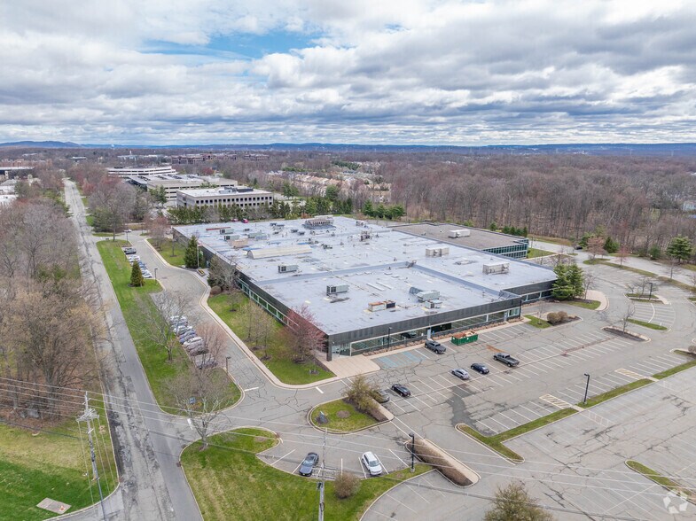 More Photos Of 399 Jefferson Rd, Parsippany Light Manufacturing For Lease