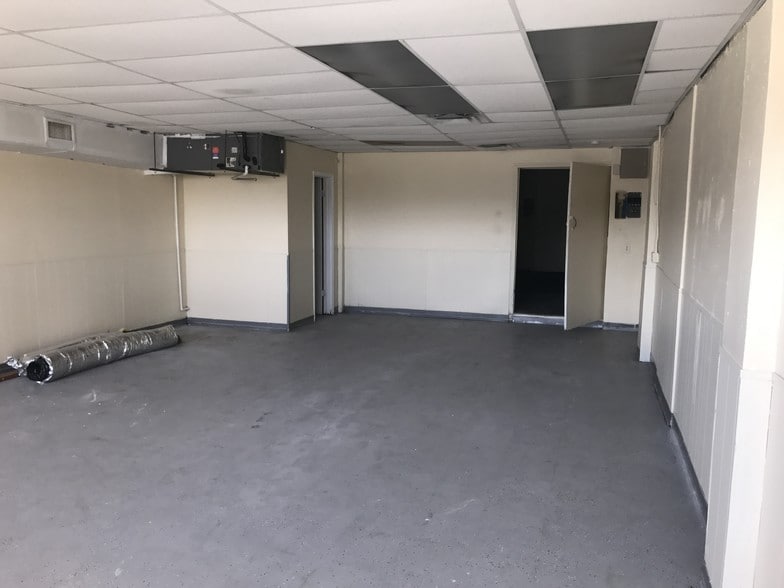More Photos Of 2280-2290 Fowler St, Fort Myers Freestanding For Sale