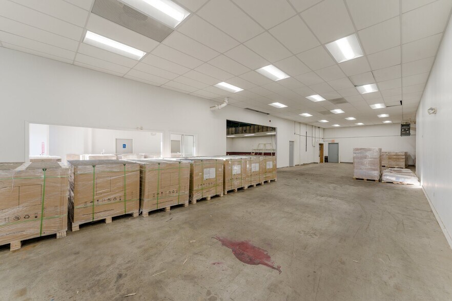 More Photos Of 840 Cumberland Hill Rd, Woonsocket Warehouse For Sale