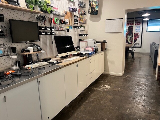 More Photos Of 6033 Washington Blvd, Culver City Storefront For Lease