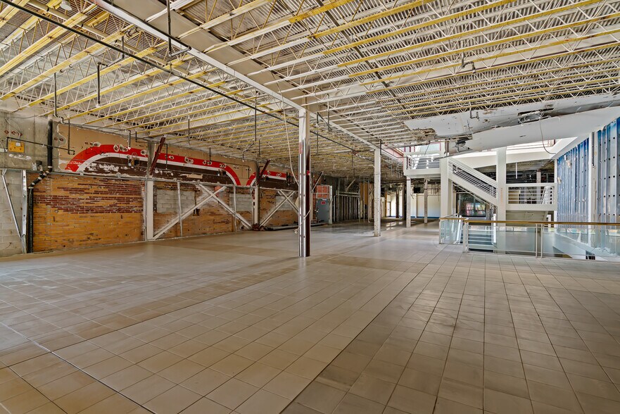 More Photos Of 301 E Yakima Ave, Yakima Office For Sale