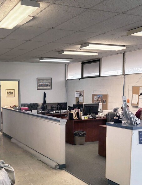 More Photos Of 14640 115th Ave NW, Edmonton Showroom For Sale