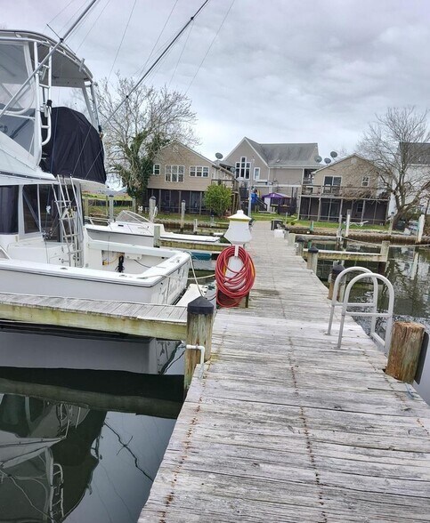 More Photos Of 14464-14470 Solomons Island Rd, Solomons Restaurant For Sale