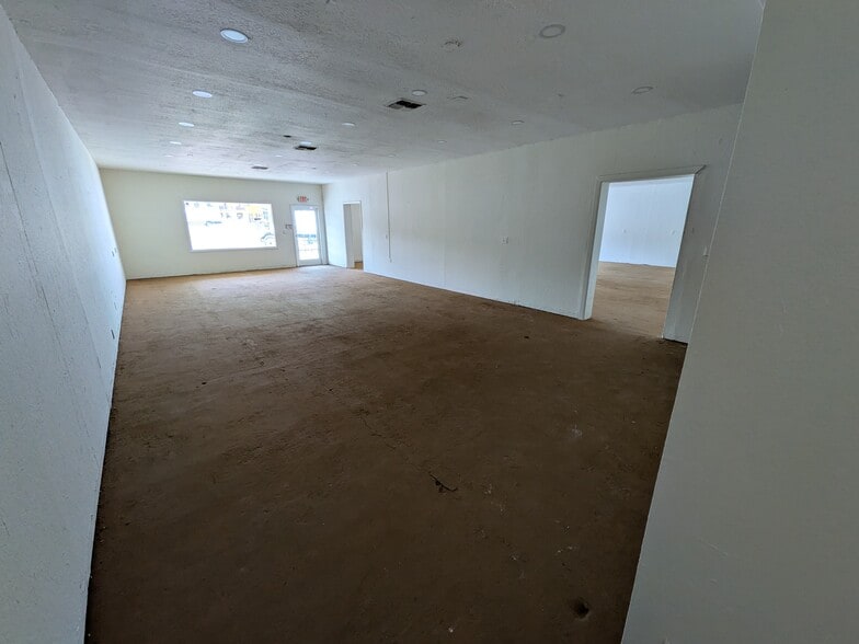 More Photos Of 10901 SE US Highway 441, Belleview Storefront Retail Office For Lease