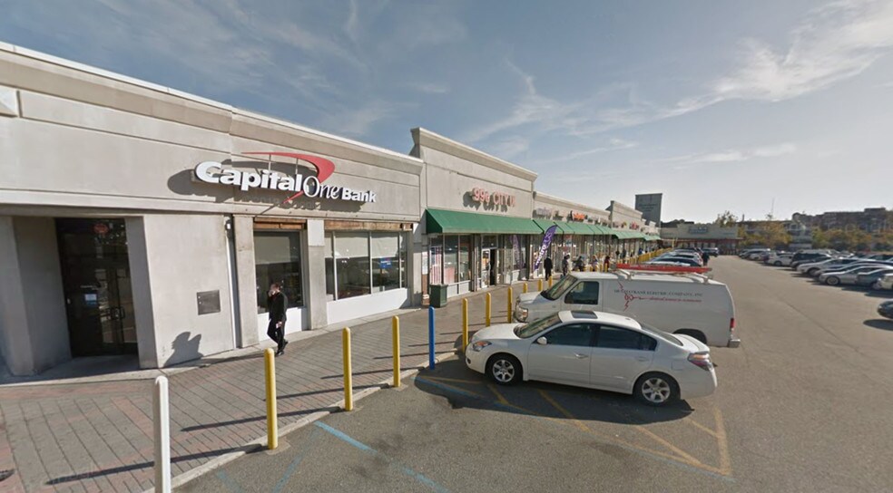 More Photos Of 7009-7063 Parsons Blvd, Fresh Meadows General Retail For Lease