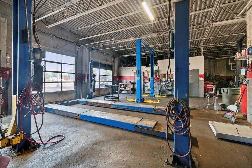 More Photos Of 555 Us Highway 13, Bristol General Retail For Sale