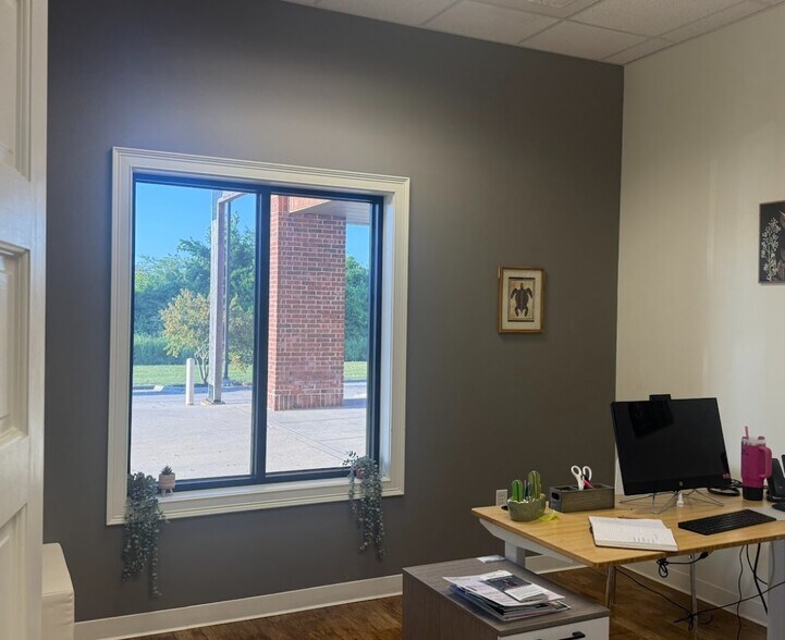 More Photos Of 5540-5550 N Farmer Branch Rd, Ozark General Retail For Sale