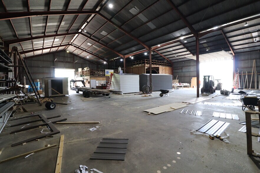 More Photos Of 3540 Edmonds Ave, Beaumont Warehouse For Sale