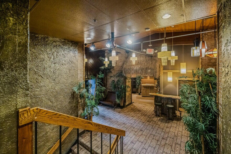 More Photos Of 1900 & 1924 Marshall St NE, Minneapolis Restaurant For Sale