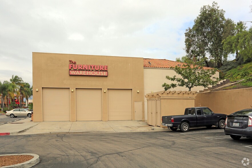 More Photos Of 1109 W Valley Pky, Escondido Freestanding For Lease