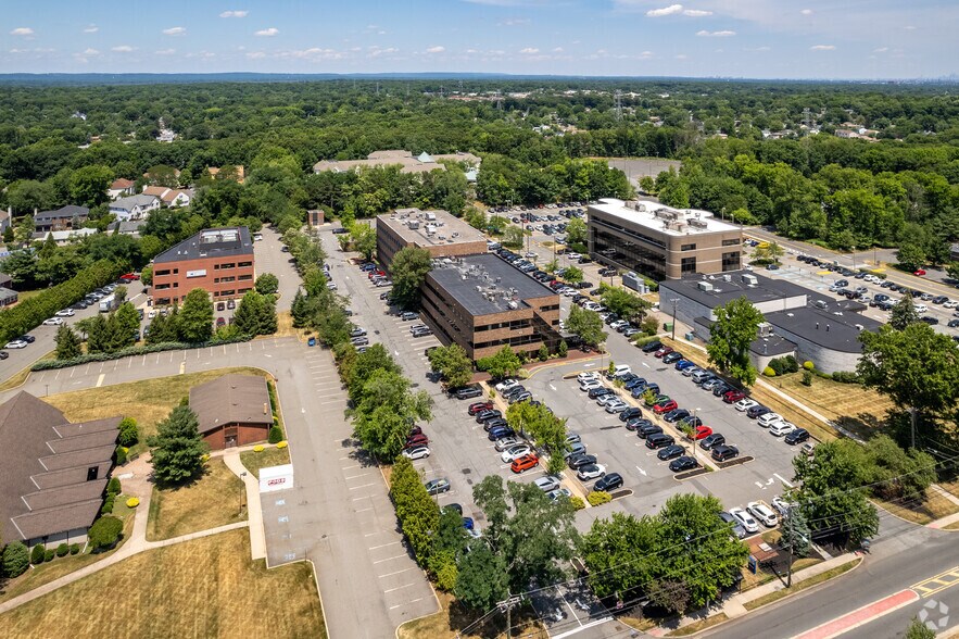 More Photos Of 98 James St, Edison Medical For Lease