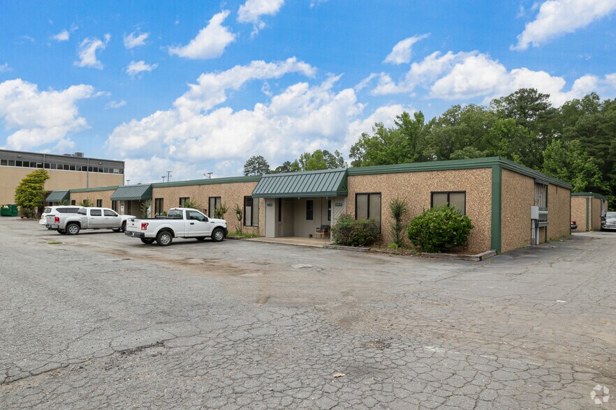 More Photos Of 3520 W 69th St, Little Rock Warehouse For Lease