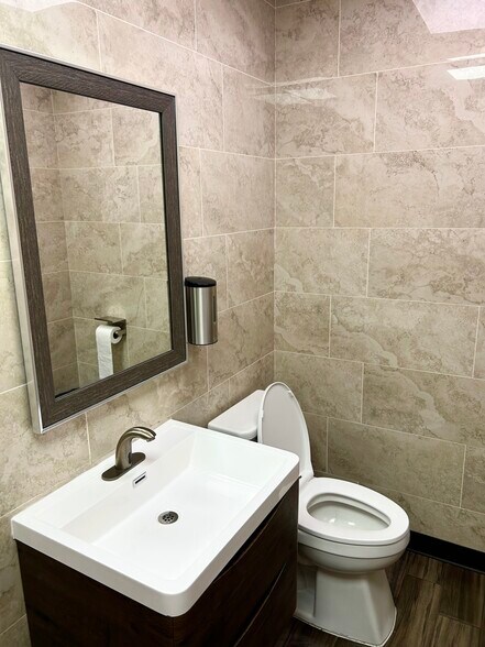 More Photos Of 6336 111th St, Chicago Ridge Freestanding For Lease