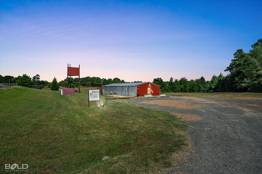 More Photos Of 7318 Ida State Line rd, Ida Bar For Sale