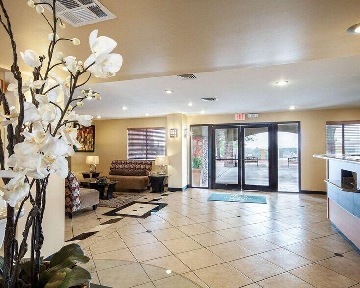 More Photos Of 900 N Yarbrough Dr, El Paso Hotel For Sale