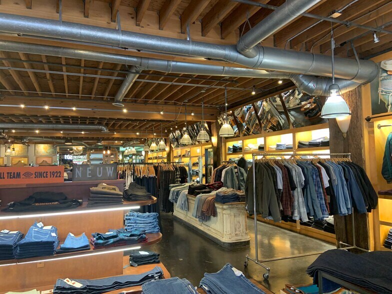 More Photos Of 150 S La Brea Ave, Los Angeles Storefront For Lease