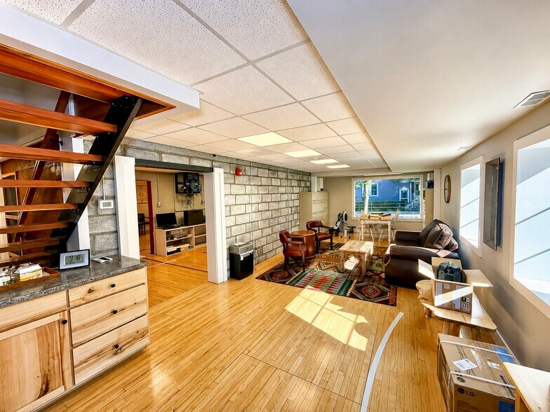 More Photos Of 210 Brooklea Dr, Fayetteville Freestanding For Sale