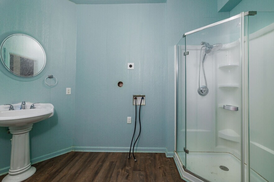 More Photos Of 3120 Hwy 87, Crystal Beach Office Residential For Sale