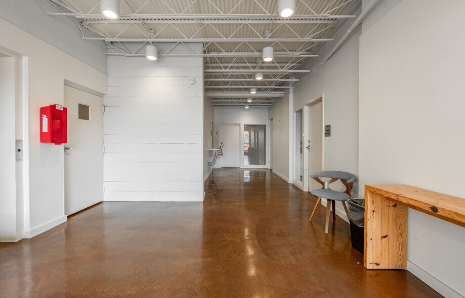 More Photos Of 433 W Main St, Durham Office For Lease