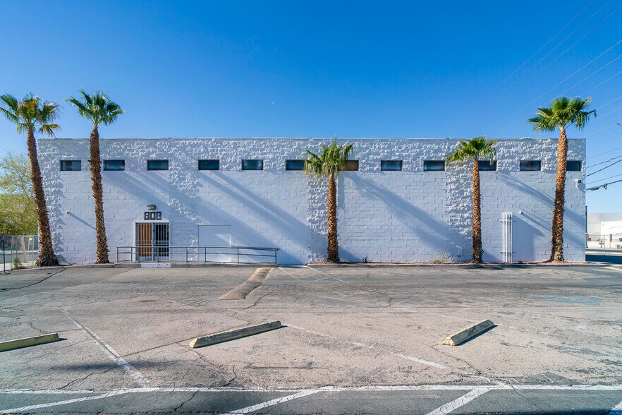 More Photos Of 808-810 S Main St, Las Vegas Flex For Sale