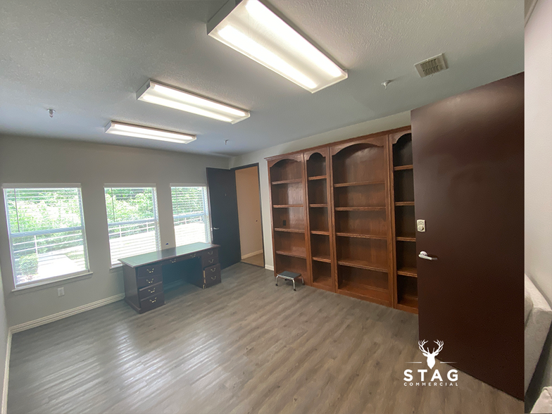 More Photos Of 3327 Colorado Blvd, Denton Medical For Lease