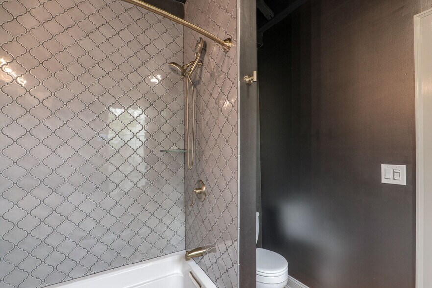 More Photos Of 462-470 2nd Ave, Troy Storefront Retail Residential For Sale