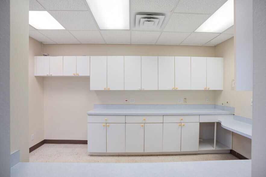 More Photos Of 400 S Tamiami Trl, Venice Medical For Sale