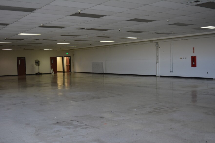 More Photos Of 5411 Luce Ave, Mcclellan Light Distribution For Lease