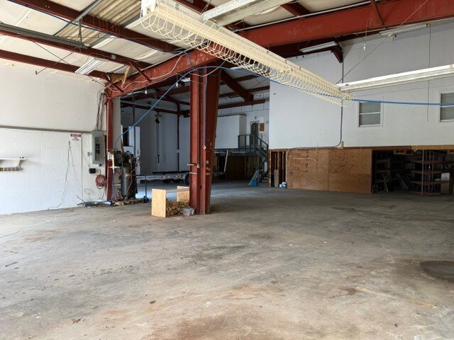 More Photos Of 12 Shelby St, Jamestown Light Distribution For Sale
