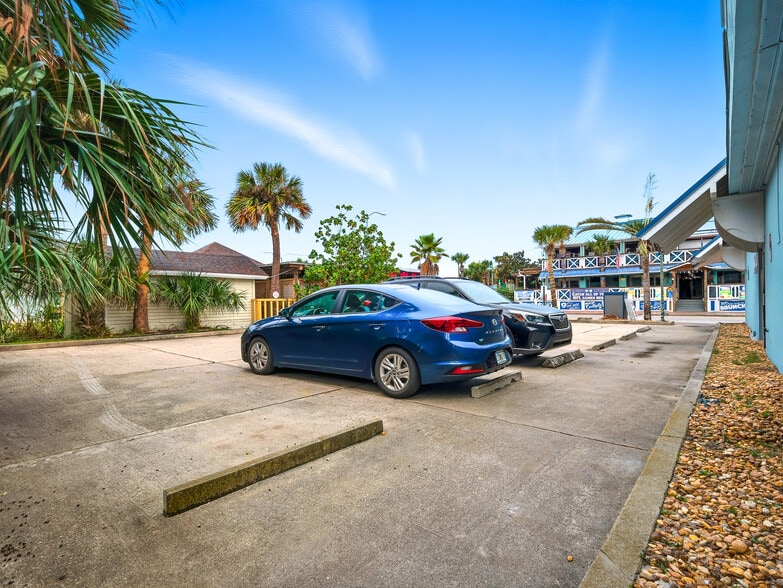 More Photos Of 415 Flagler Ave, New Smyrna Beach Storefront For Sale