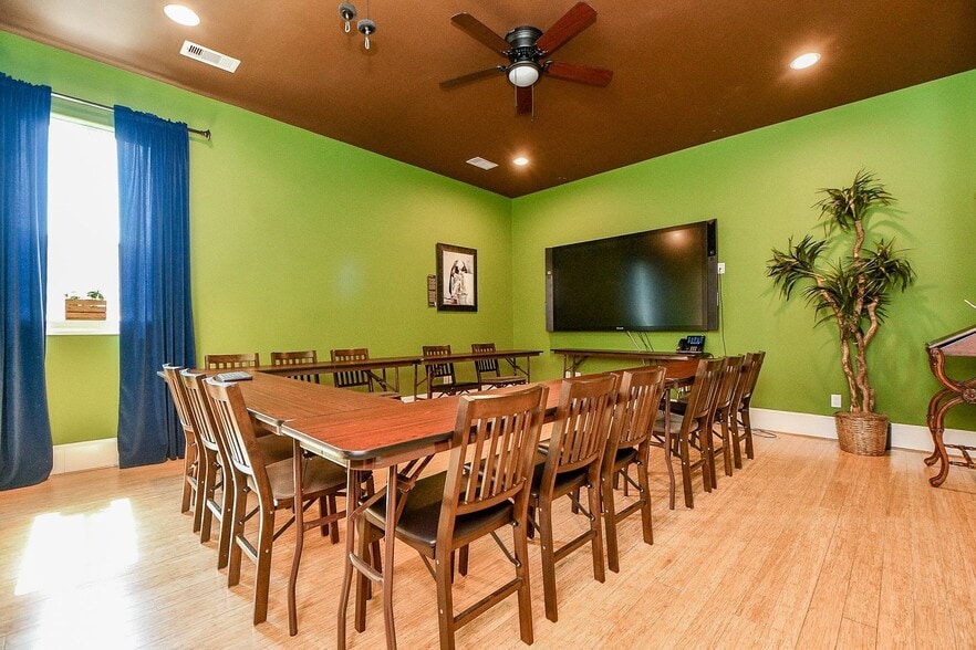 More Photos Of 5721 Winsome Ln, Houston Storefront Retail Office For Sale