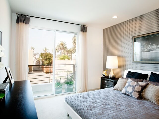 More Photos Of 11900 Courtleigh Dr, Los Angeles Apartments For Sale