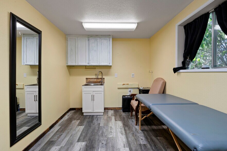 More Photos Of 92 NW Glenhart Ave, Winston Freestanding For Sale