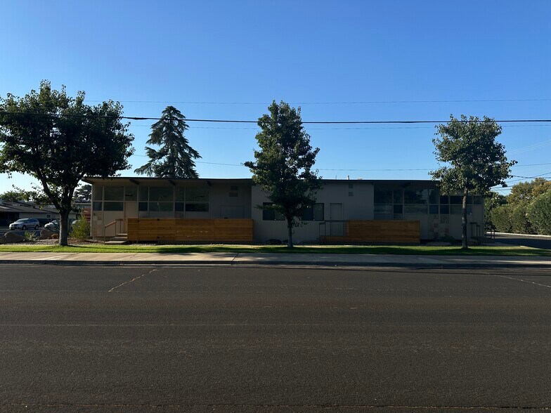 More Photos Of 106 Pollasky Ave, Clovis Office For Lease