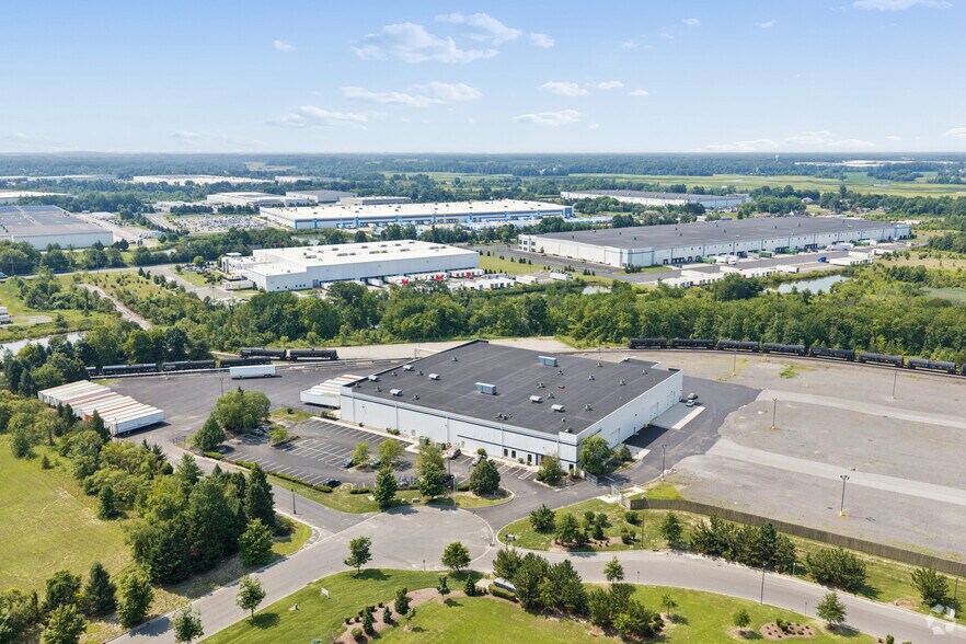 More Photos Of 300 Progress Ct, Logan Township Warehouse For Lease